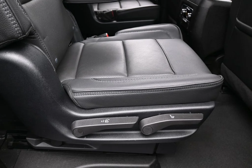 2025 GMC Yukon Denali - Photo 45