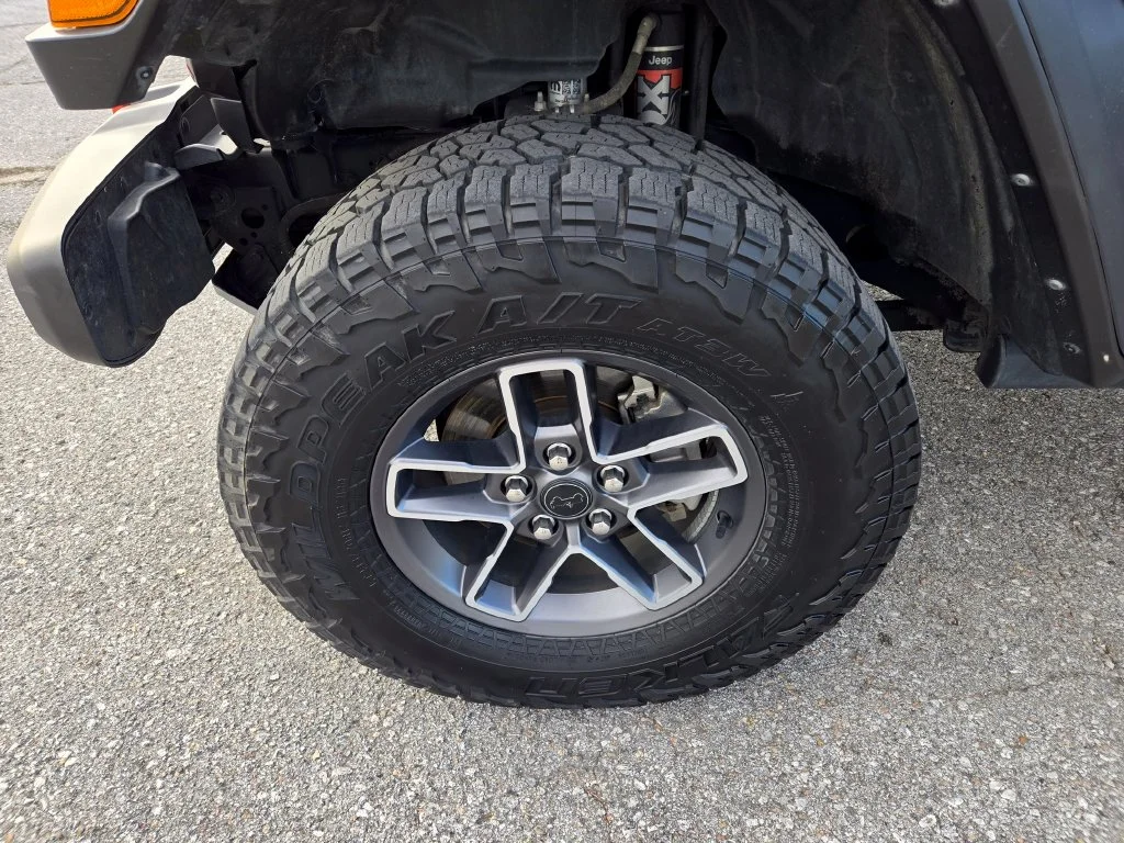 Used 2024 Gray Jeep Mojave image 9