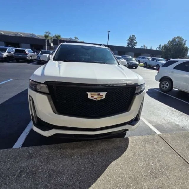 Used 2021 White Cadillac Sport image 3