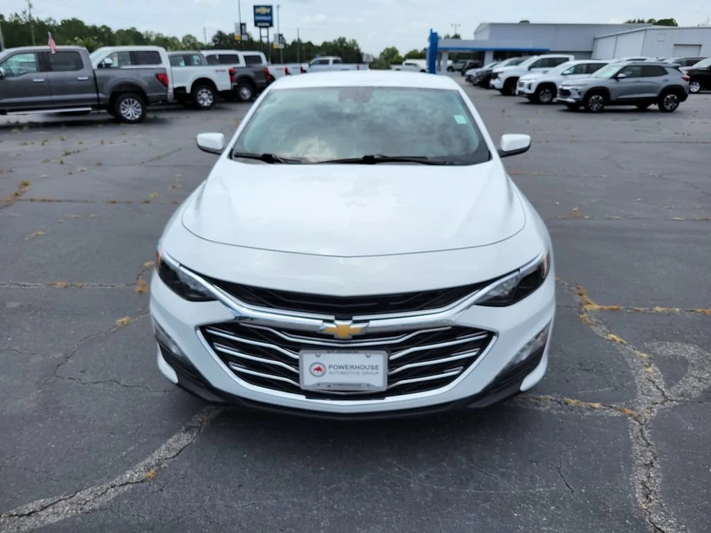 Used 2024 Summit White Chevrolet 1LT image 8