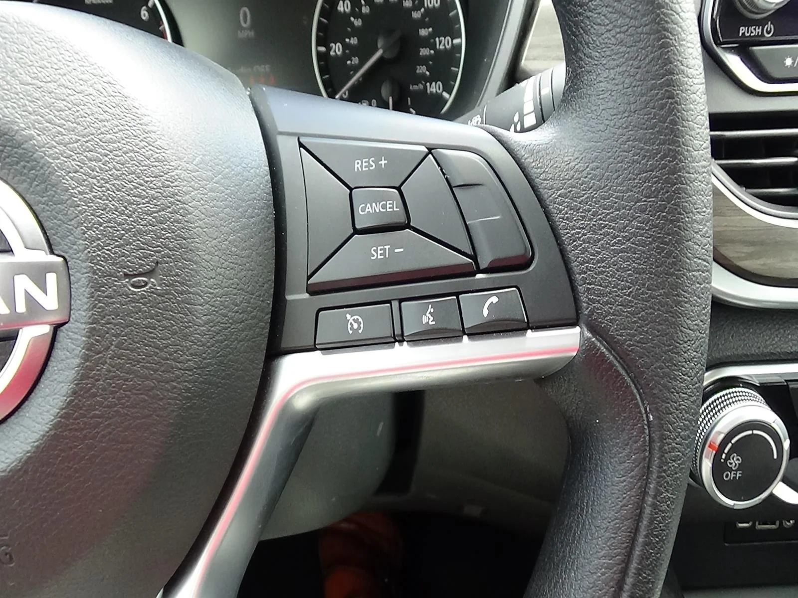 Used 2025 Gun Metallic (kad) Nissan 2.5 SV image 23