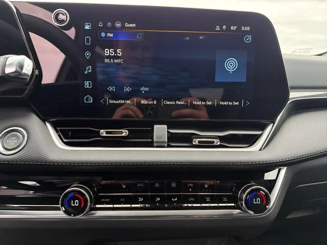 New 2027 Summit White Chevrolet LT image 21
