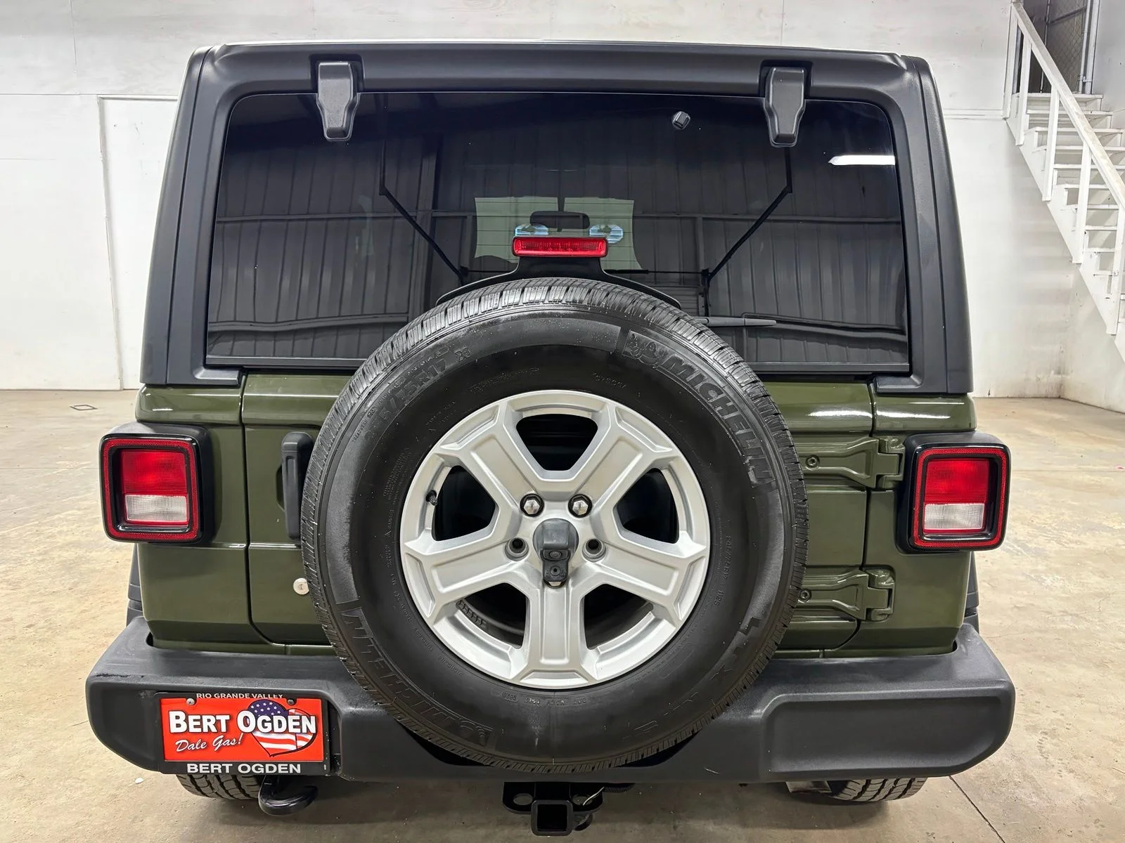 Used 2020 Green Jeep Sport S image 6