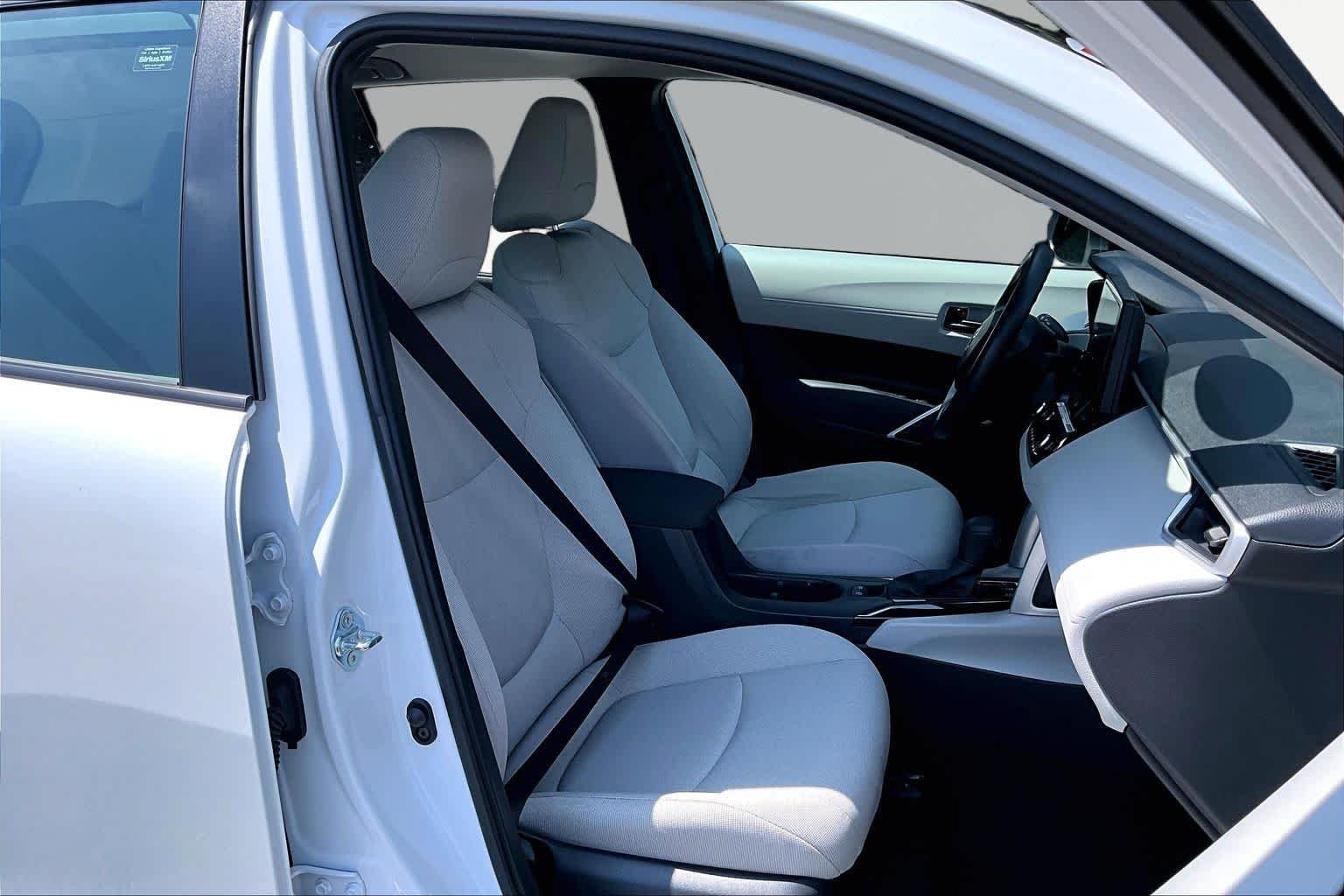 Used 2025 Wind Chill Pearl Toyota L image 9
