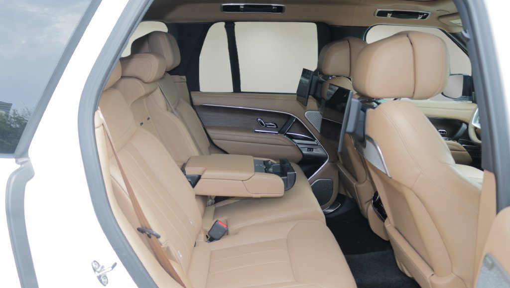 Used 2024 White Land Rover Autobiography image 17