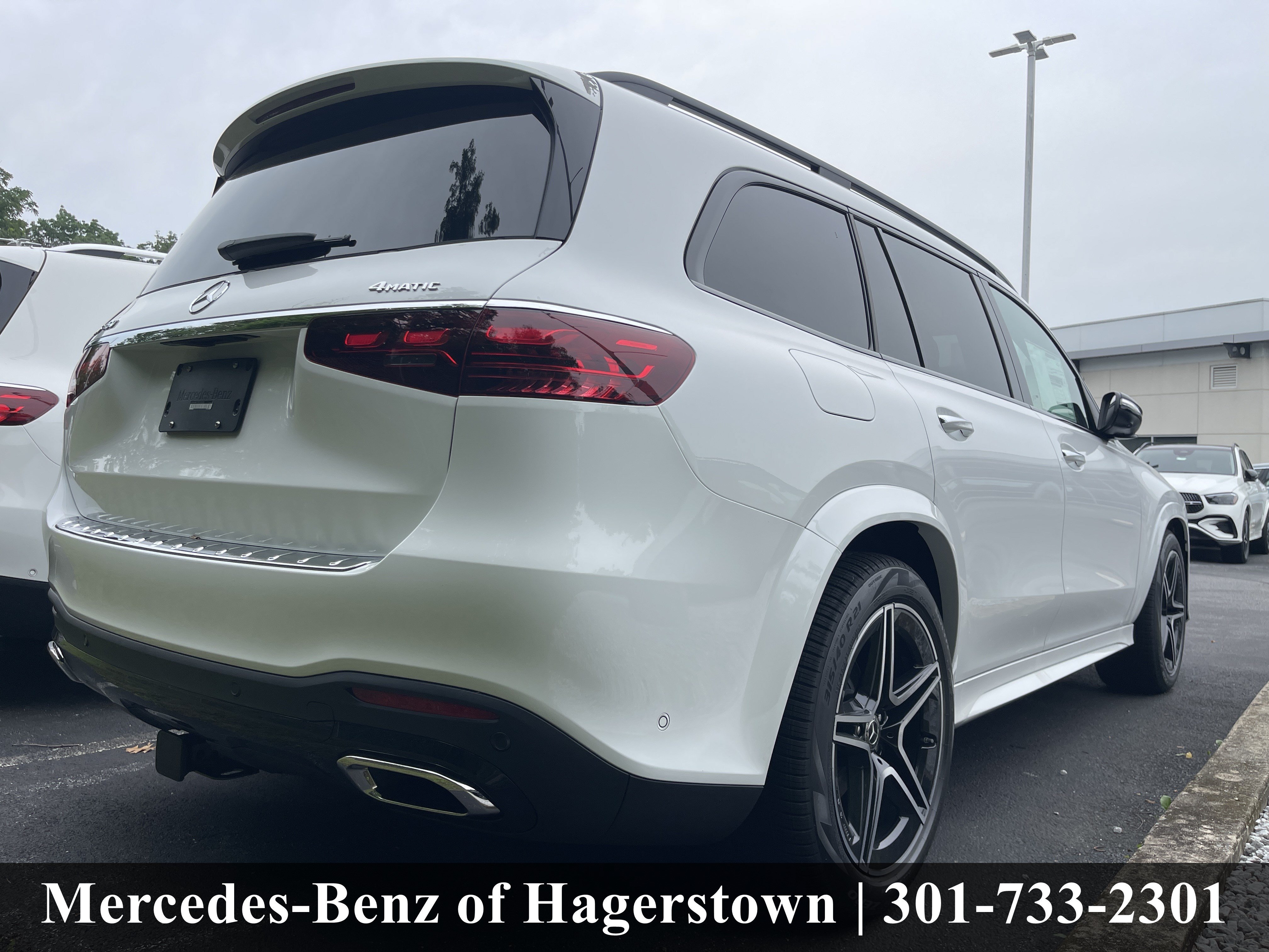 New 2026 MANUFAKTUR Moonlight White Metallic Mercedes-Benz GLS 450 image 19