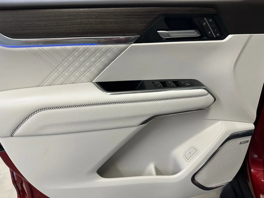 2026 GMC Acadia Denali - Photo 8