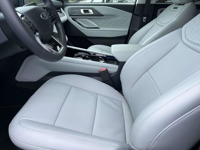 New 2026 Star White Metallic Tri-Coat Ford Platinum image 8