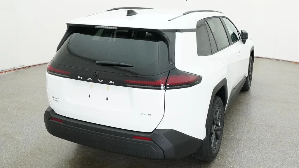 New 2026 Ice Cap Toyota XLE Premium image 22