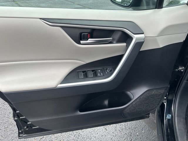 2025 Toyota RAV4 XLE - Photo 10