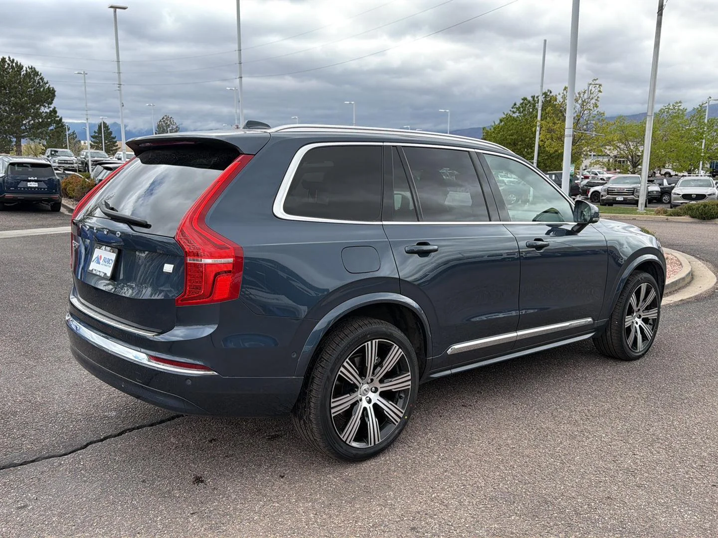 Used 2024 Denim Blue Metallic Volvo Ultimate Bright Theme image 5