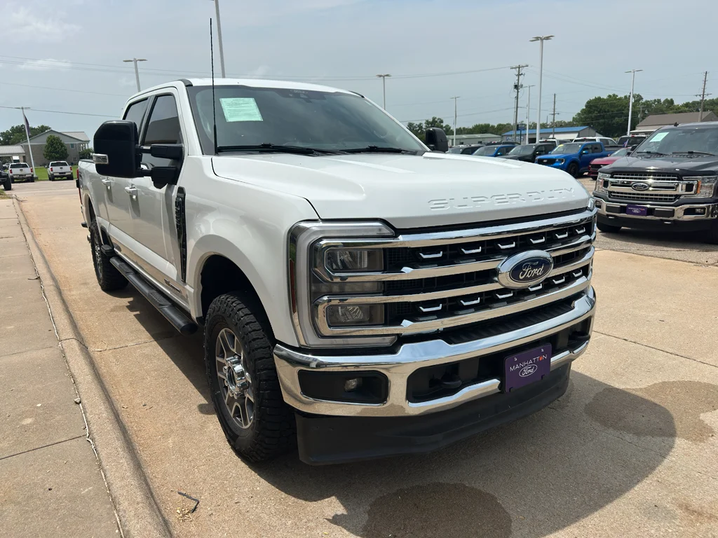 Used 2025 Oxford White Ford LARIAT image 6