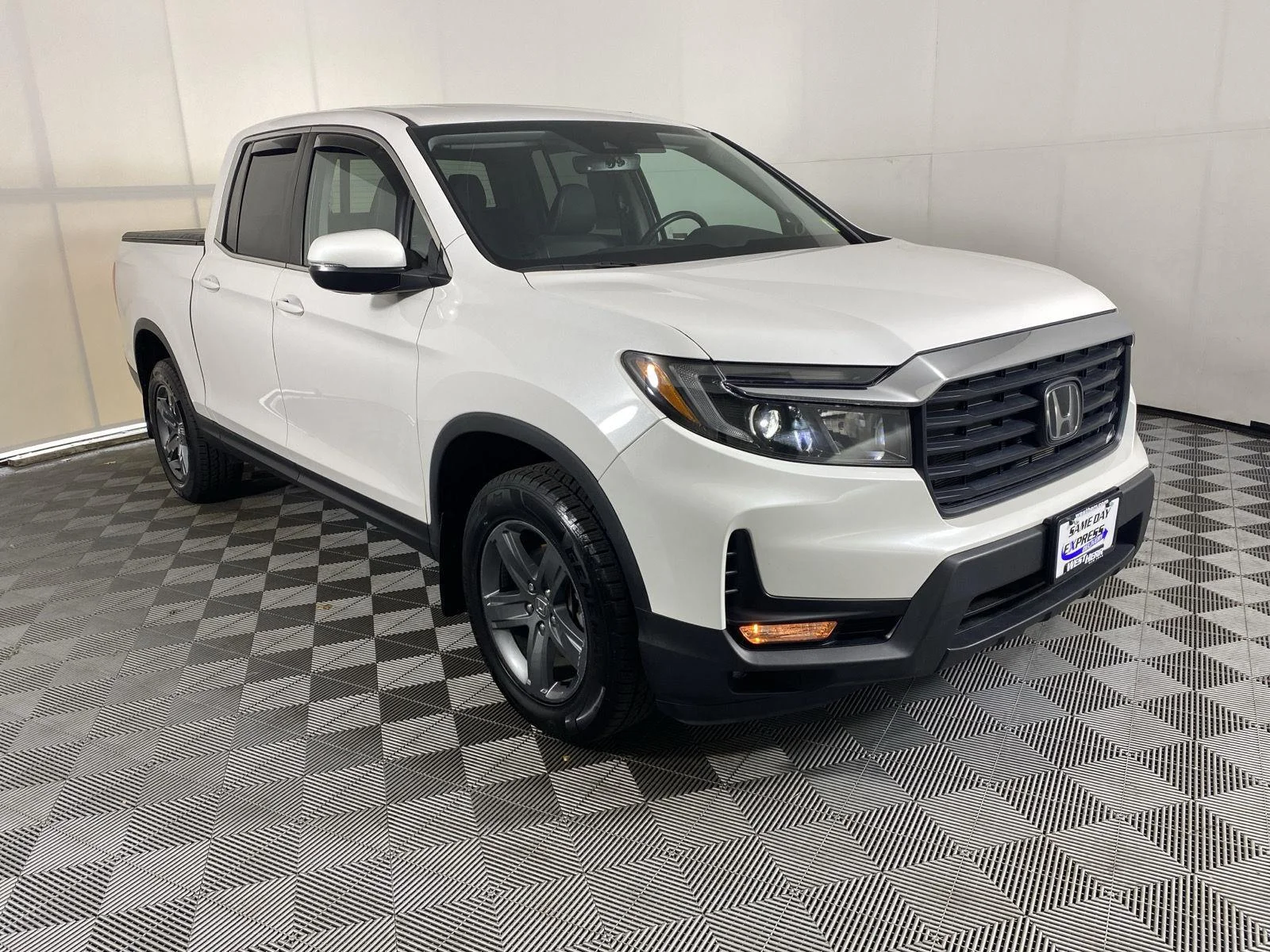 Used 2023 Platinum White Pearl Honda RTL image 9
