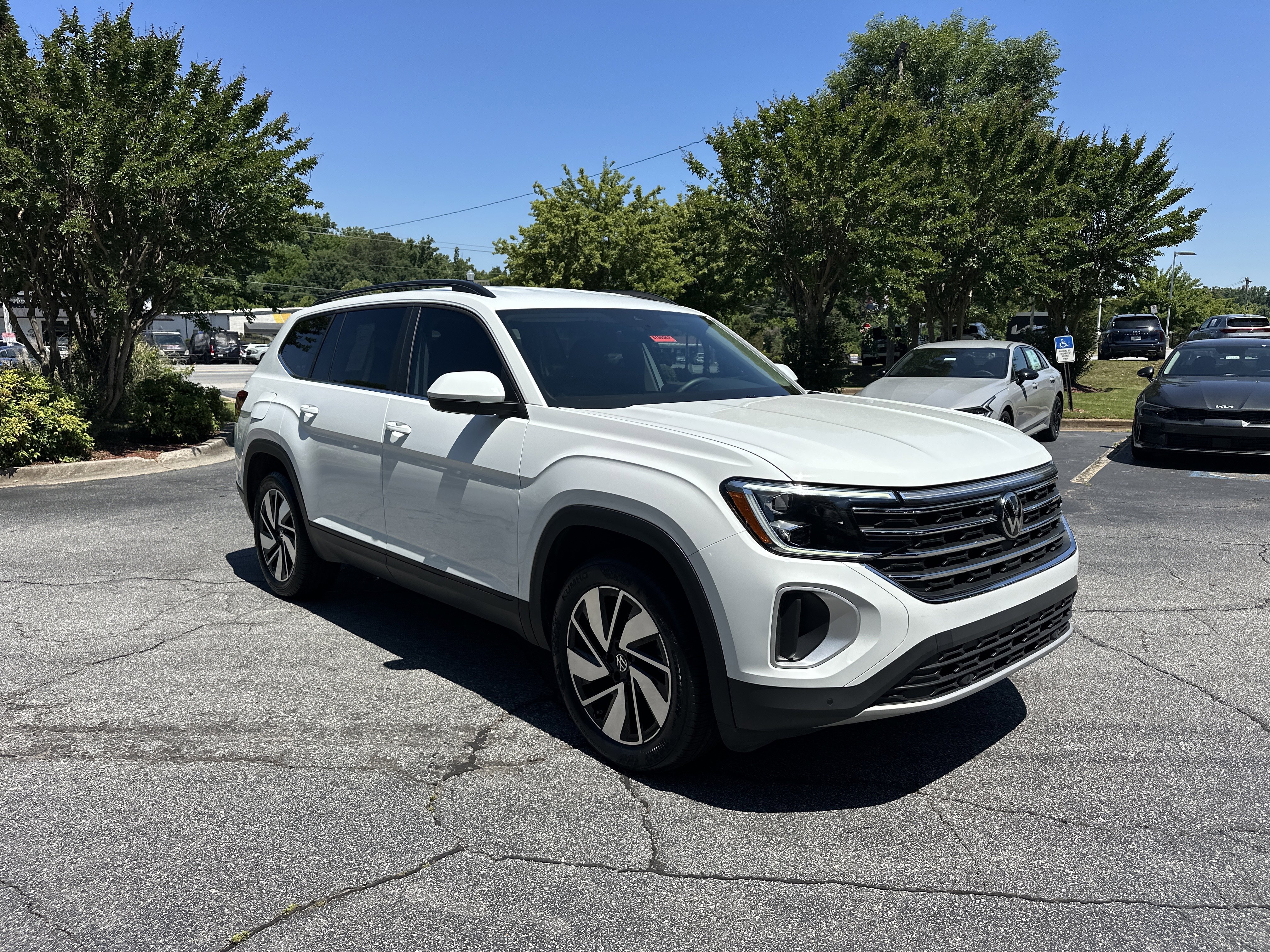 Used 2024 Pure White Volkswagen 2.0T SE w/Technology image 4