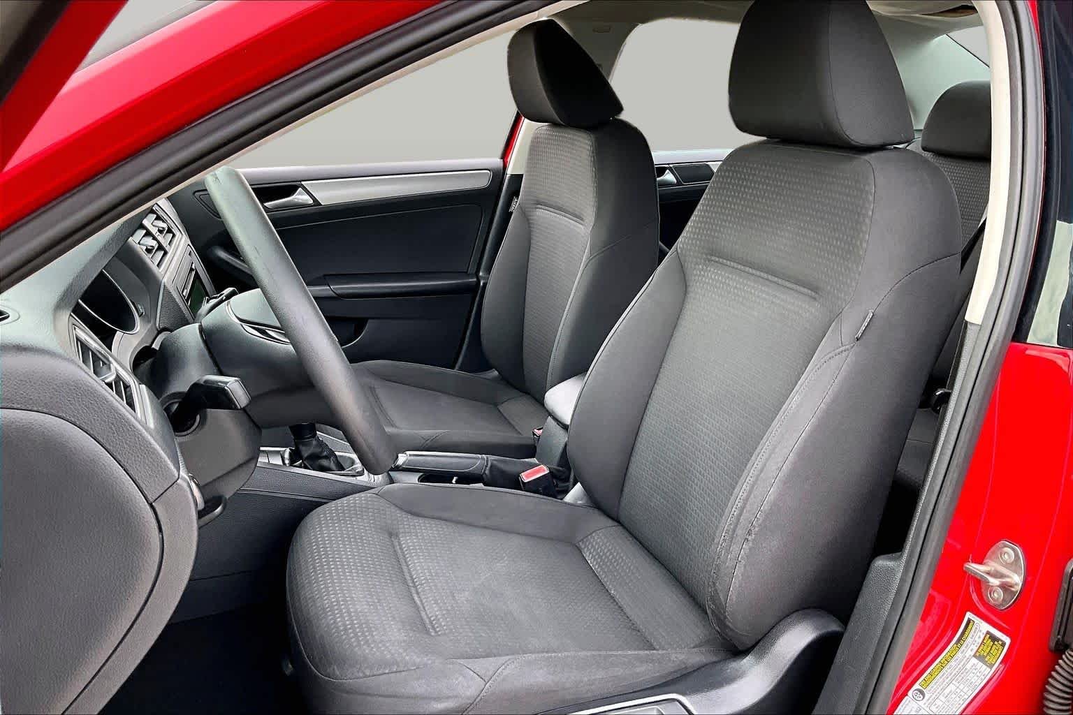 Used 2015 Tornado Red Volkswagen 1.8T SE image 7