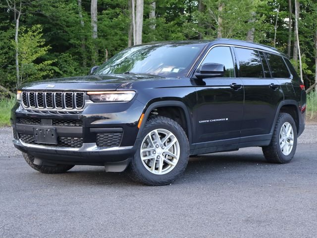 Used 2024 Black Jeep Laredo image 3