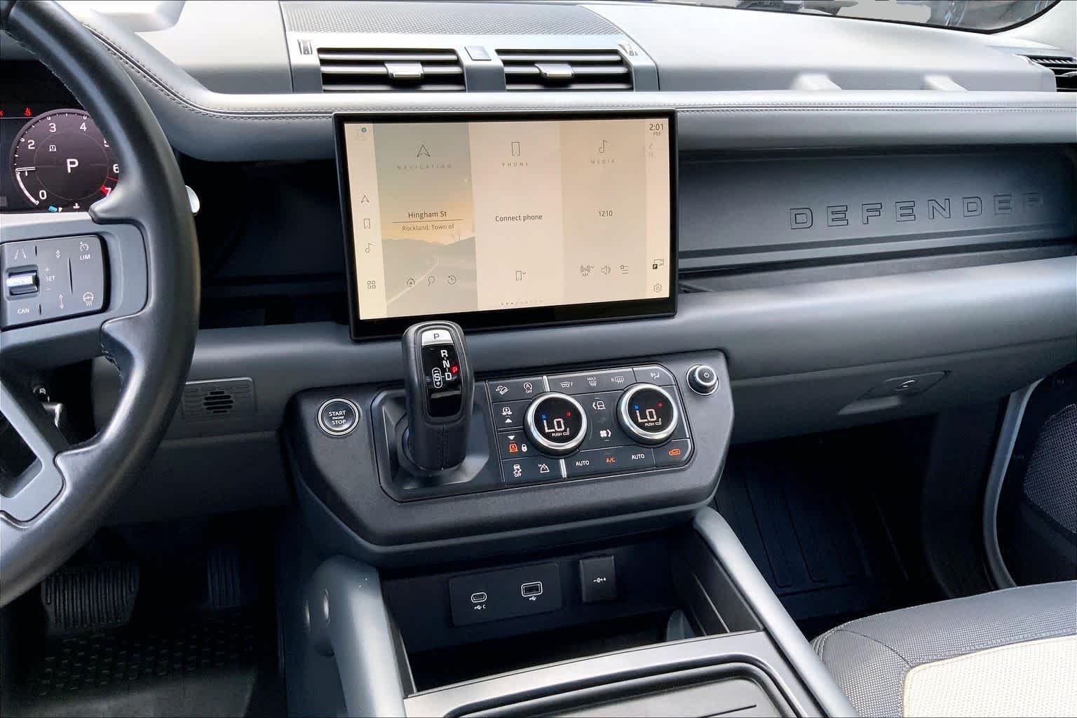 Used 2024 Fuji White Land Rover X-Dynamic SE image 7