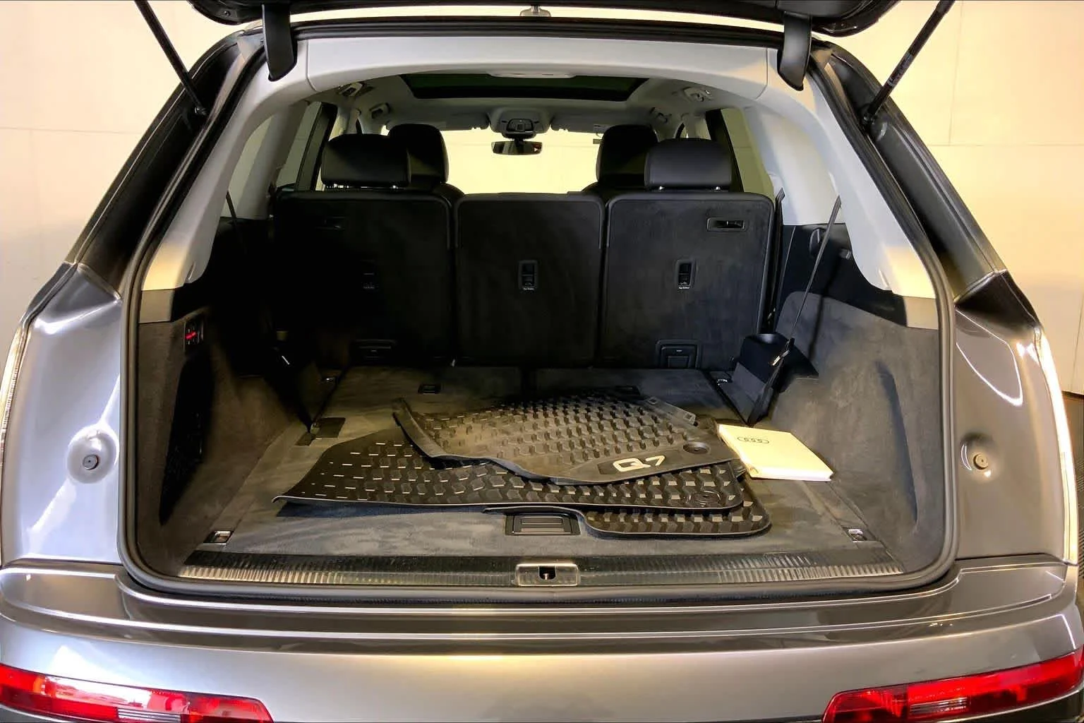 Certified Used 2023 Samurai Gray Metallic Audi Premium image 36