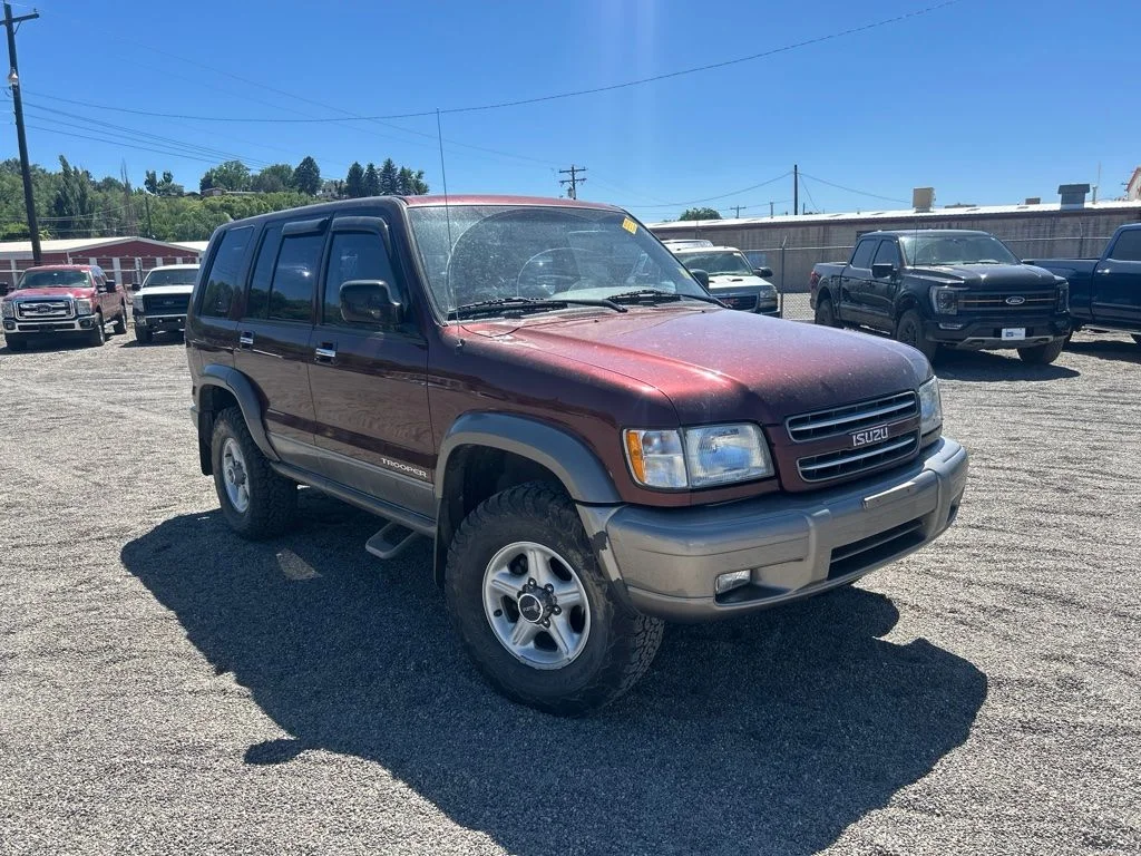 Used 2000 Foxfire Red Mica Isuzu S image 1
