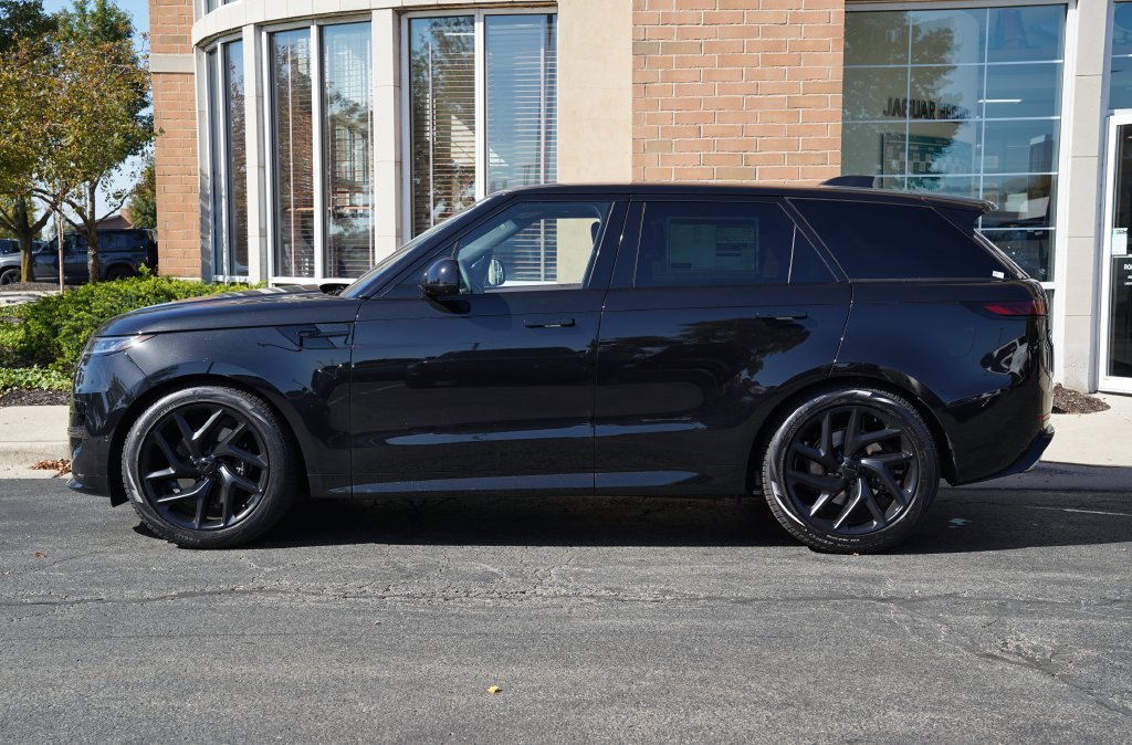 New 2027 Santorini Black Land Rover Dynamic SE image 2