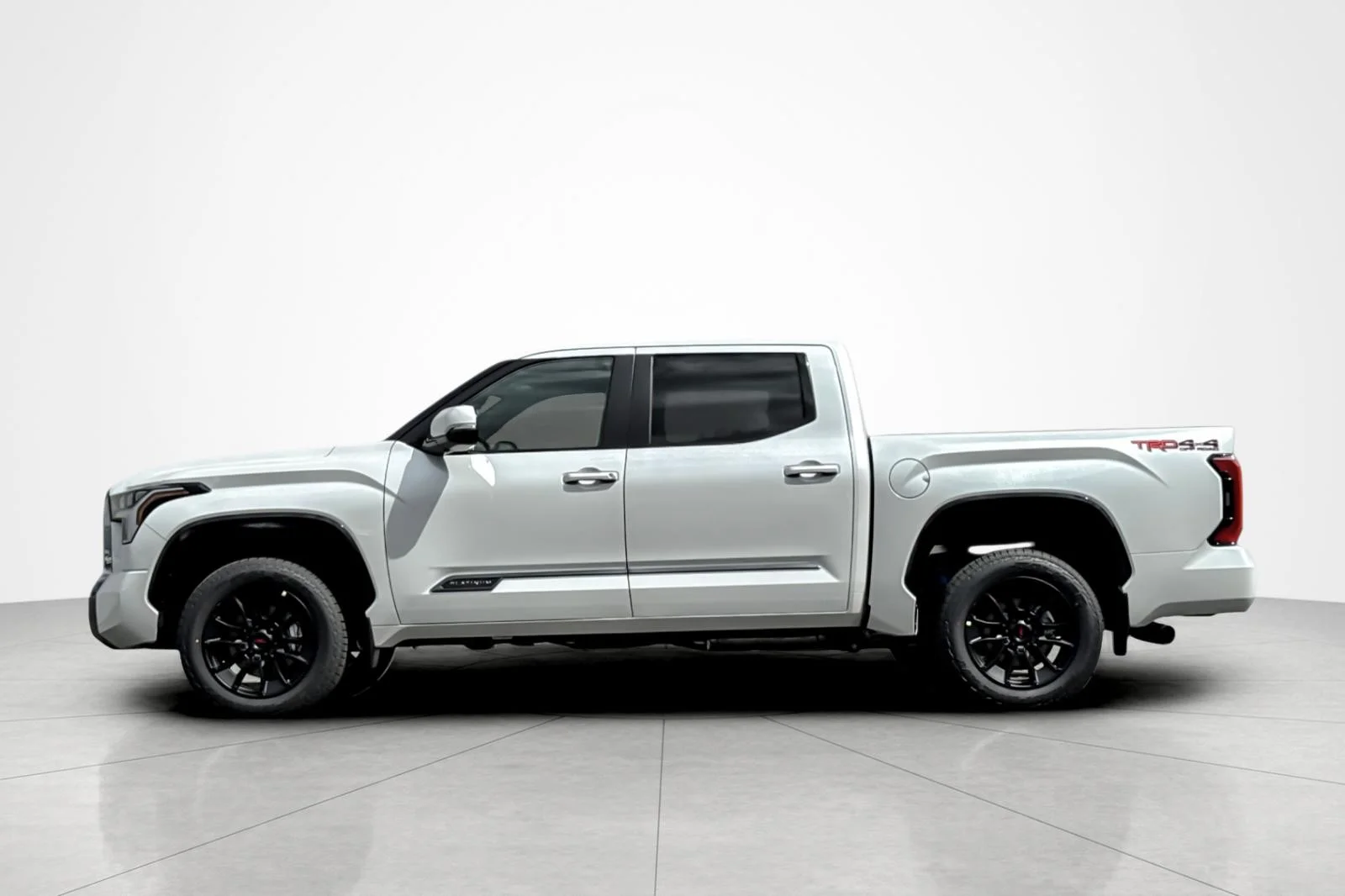 New 2026 Wind Chill Pearl <sup>1</sup> Toyota  Platinum image 2