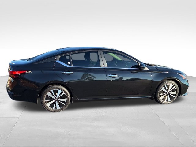 Used 2022 Black Nissan 2.5 SV image 6
