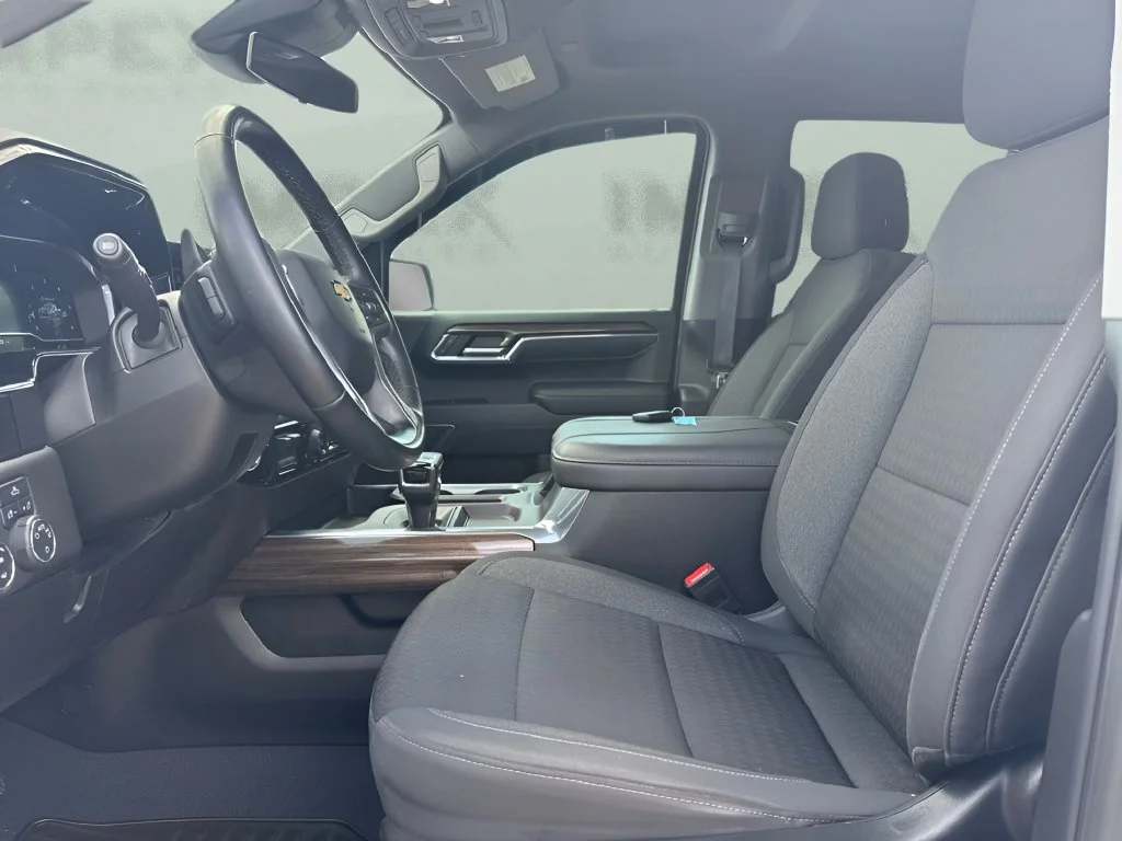 Used 2024 Summit White Chevrolet LT image 32