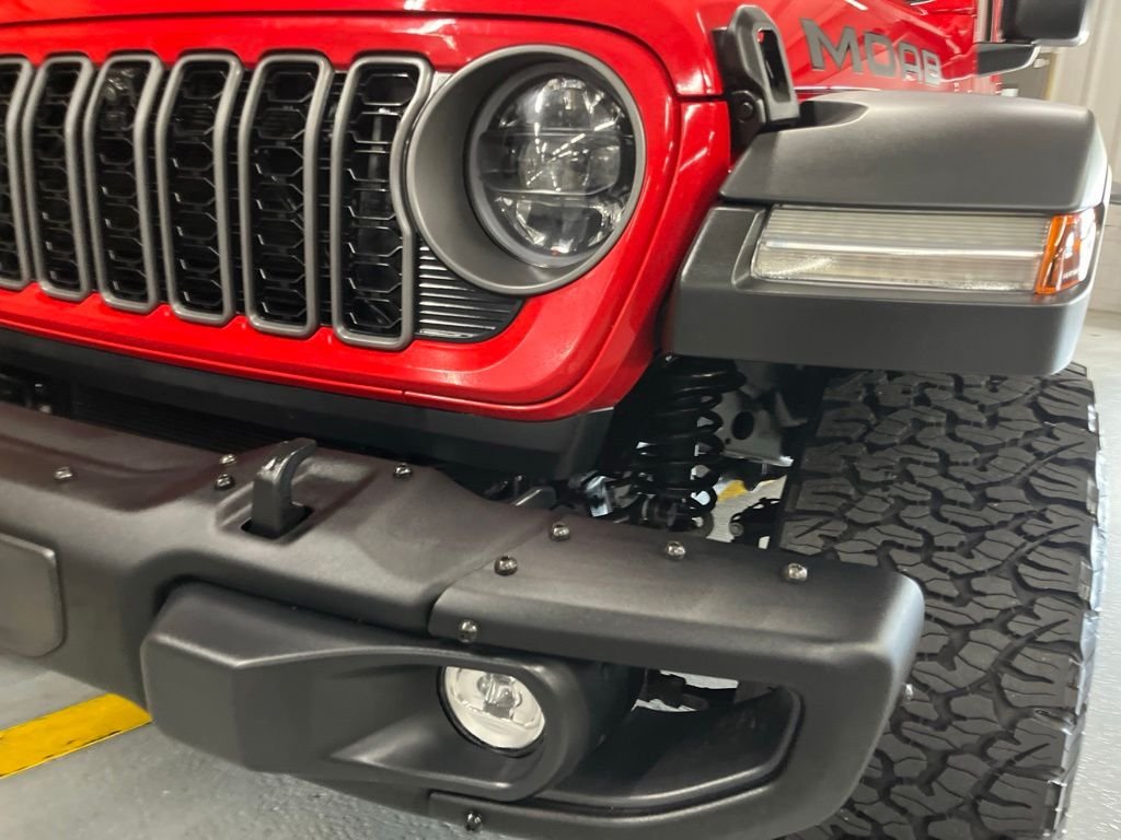 New 2026 Firecracker Red Clear-Coat Exterior Paint Jeep Moab 392 image 11