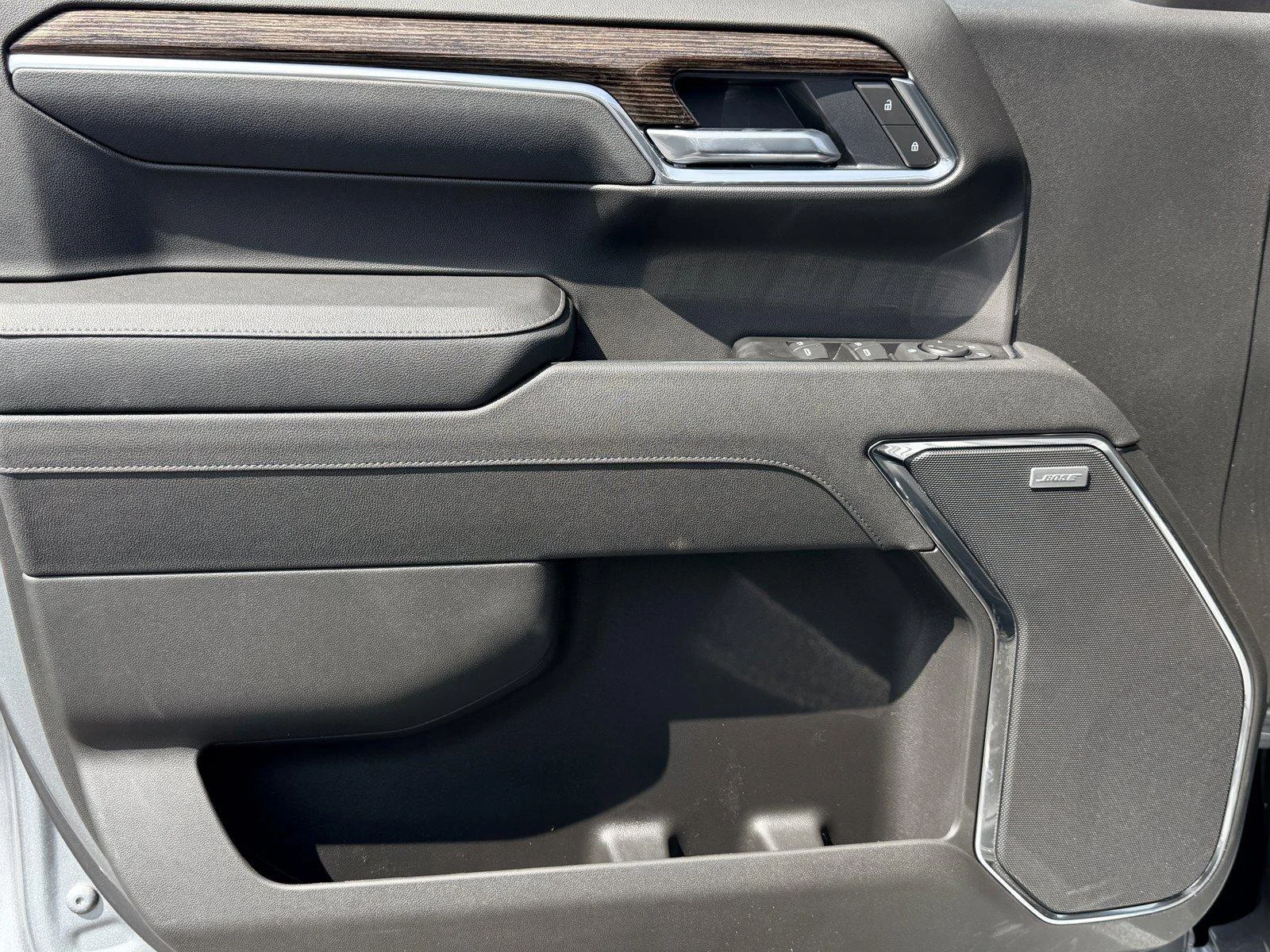 New 2026 Sterling Metallic GMC Elevation image 18