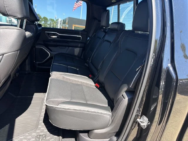 New 2027 Diamond Black Crystal Pearl-Coat Exterior Paint RAM Laramie image 13