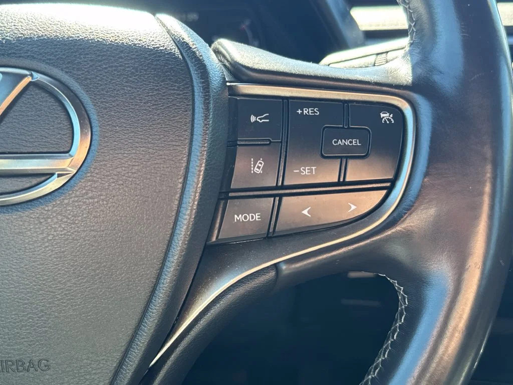 Used 2019 White Lexus 200 Base image 21