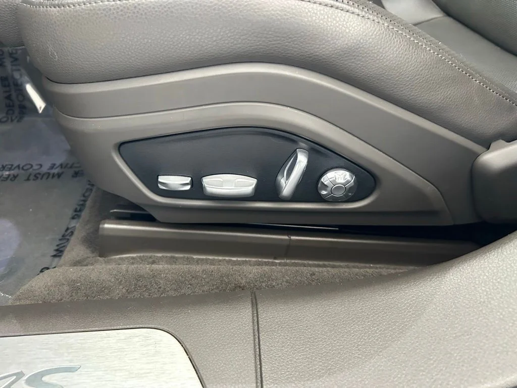 Used 2018 Black Porsche 4 image 45