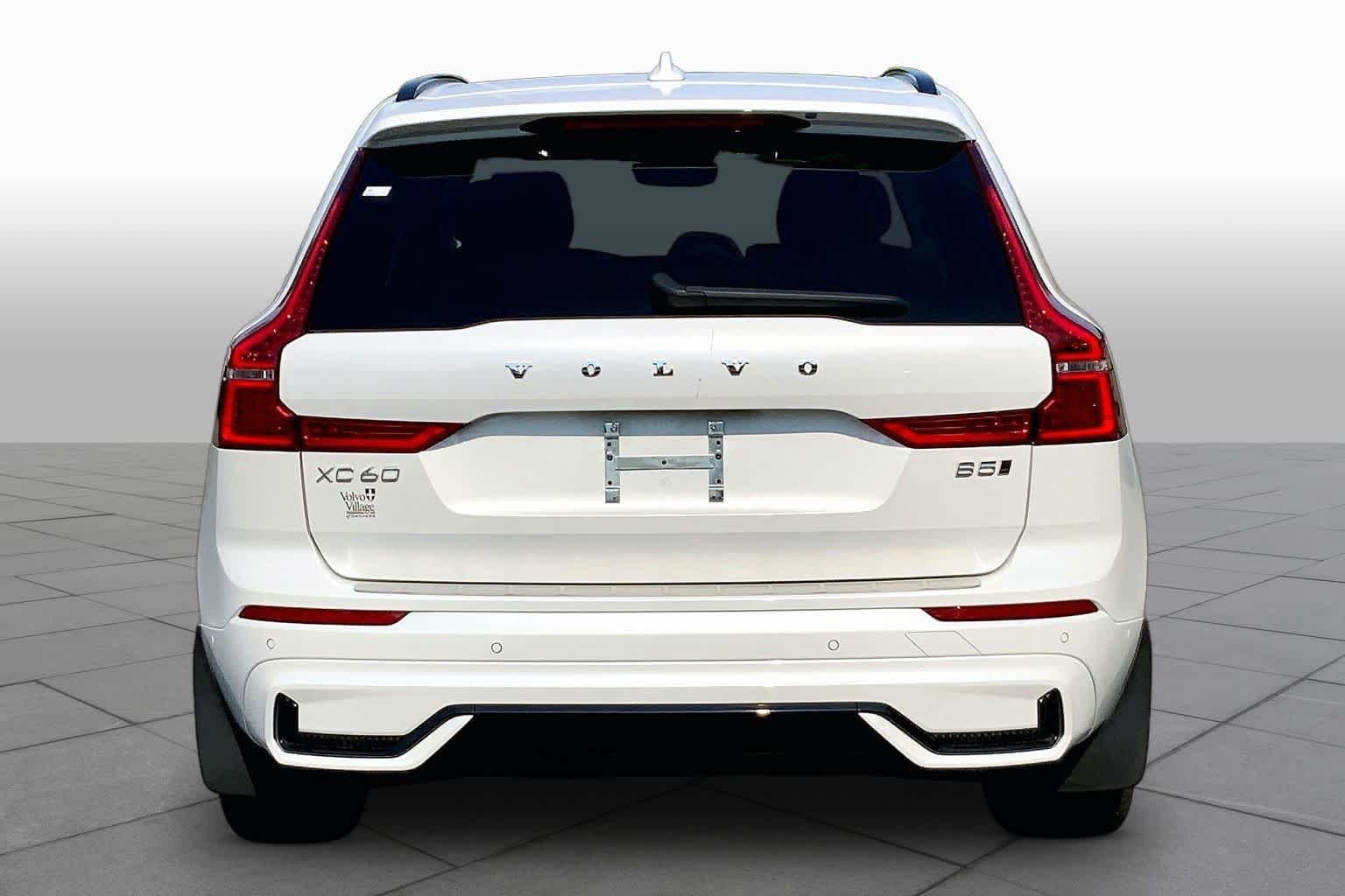 Used 2024 Crystal White Metallic Volvo Ultimate Dark Theme image 5