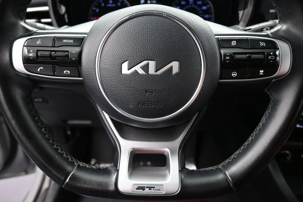 Used 2023 Wolf Gray Kia GT-Line image 30