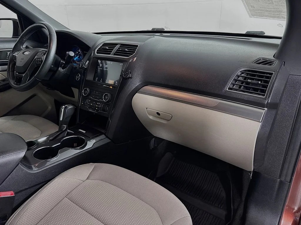 Used 2018 Red Ford XLT image 36