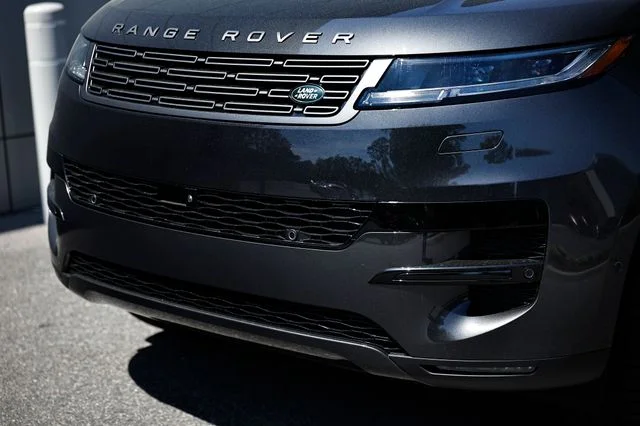 New 2026 Carpathian Grey Land Rover SE image 2