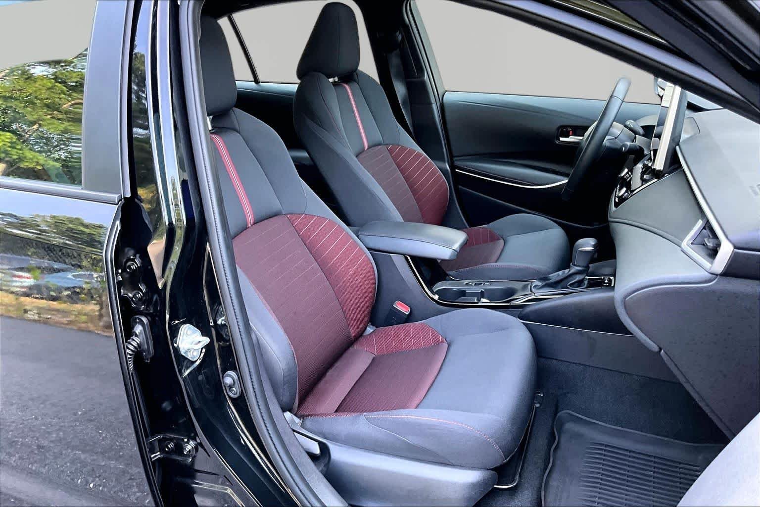 Used 2025 Midnight Black Metallic Toyota SE image 9