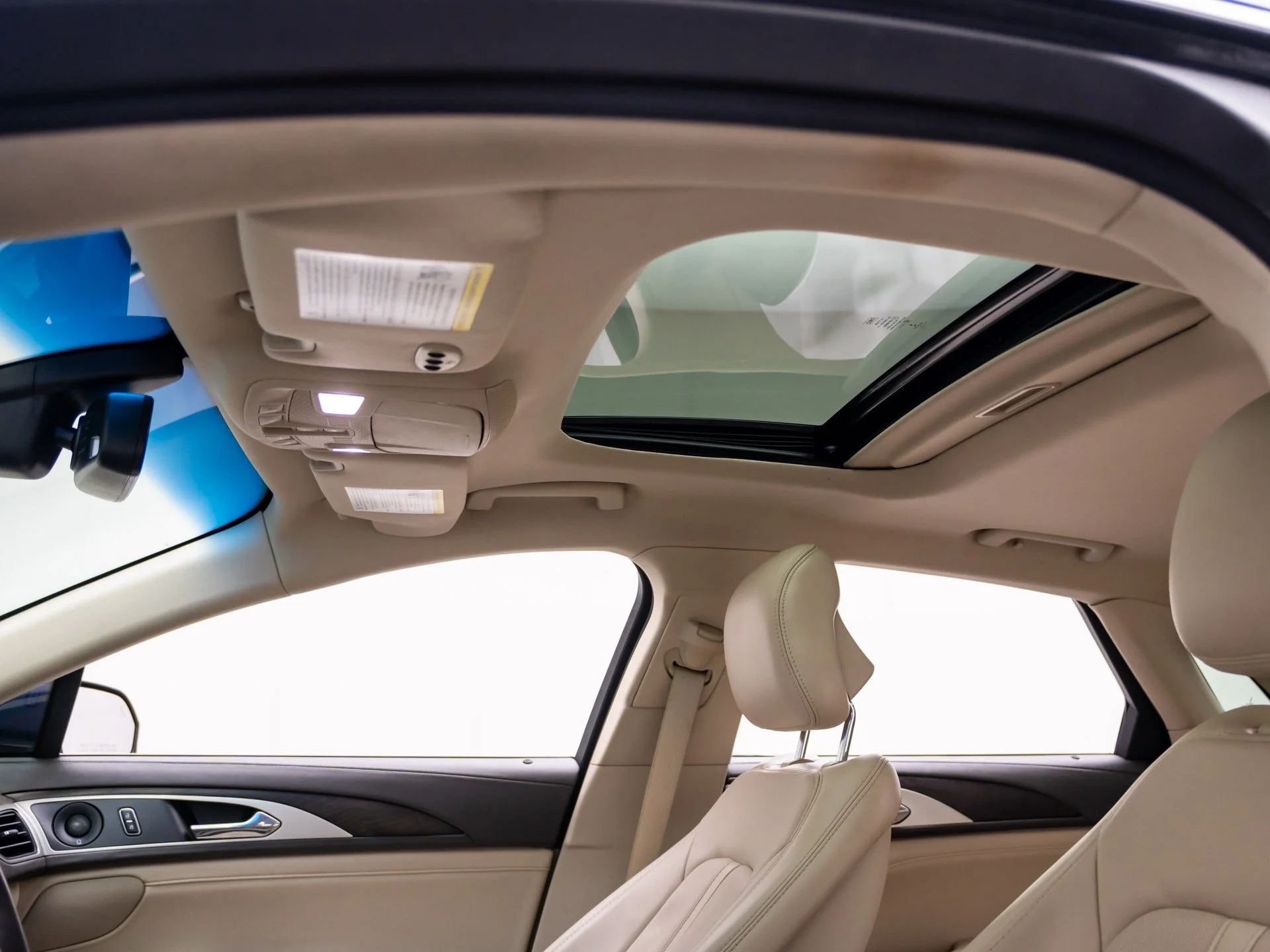 Used 2018 Blue Lincoln Reserve image 19