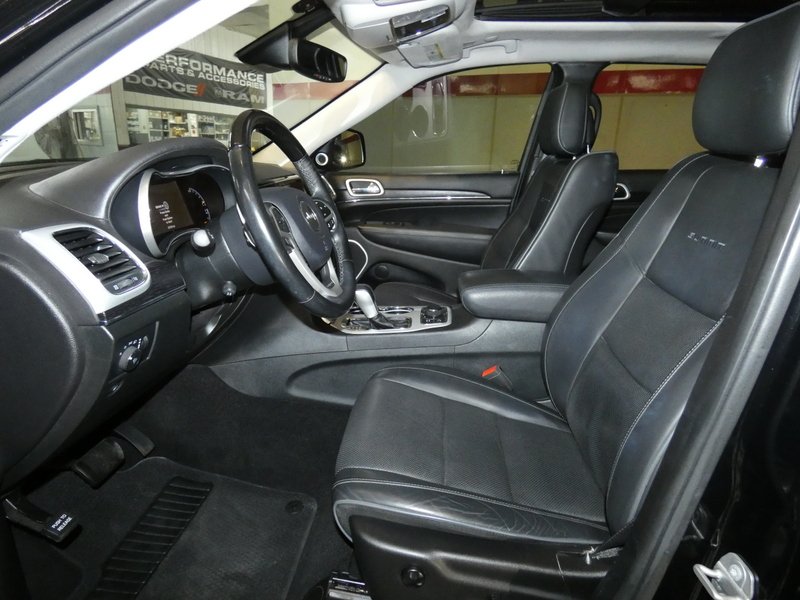 Used 2020 DIAMOND BLACK CRY Jeep 4d SUV 4WD Summit V6 image 12