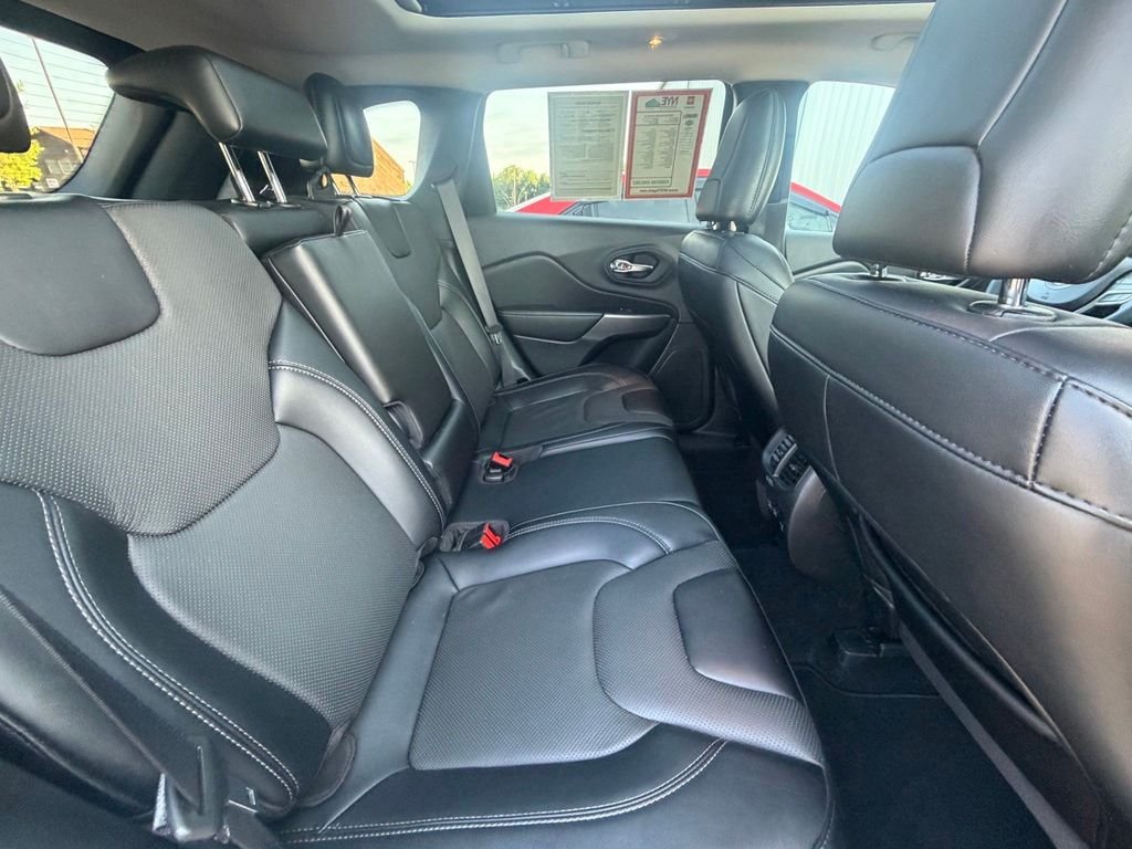Used 2022 Bright White Clearcoat Jeep Latitude Lux image 46