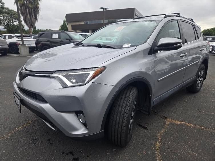 Used 2016 Silver Toyota XLE image 1