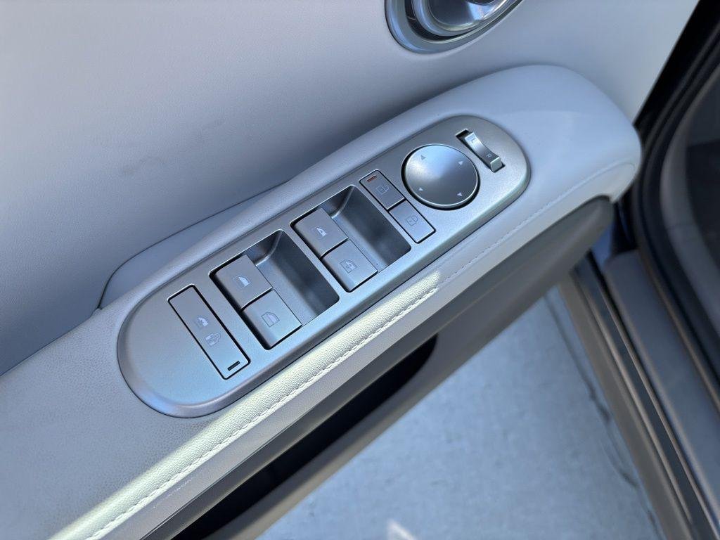 New 2026 Abyss Black Hyundai SEL 8P image 16