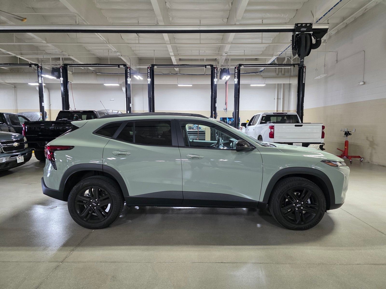 Used 2025 Cacti Green Chevrolet ACTIV image 8