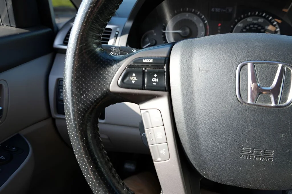 Used 2016 Silver Honda EX-L image 22