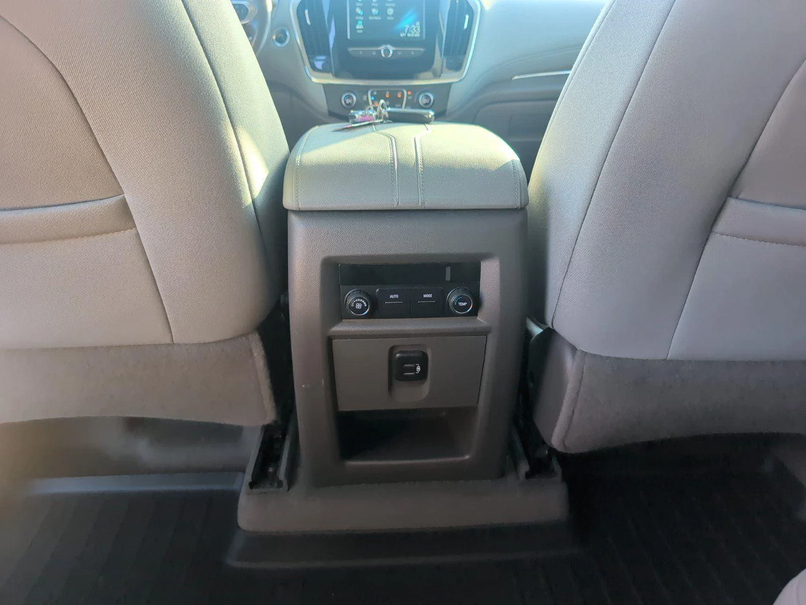 Used 2018 SUMMIT WHITE Chevrolet LT Cloth image 33