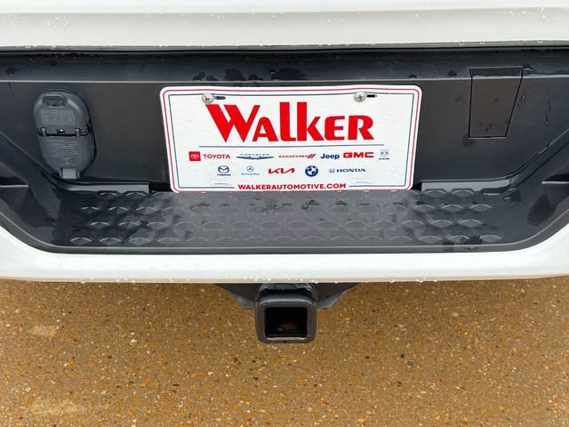 Used 2024 White GMC AT4 image 31
