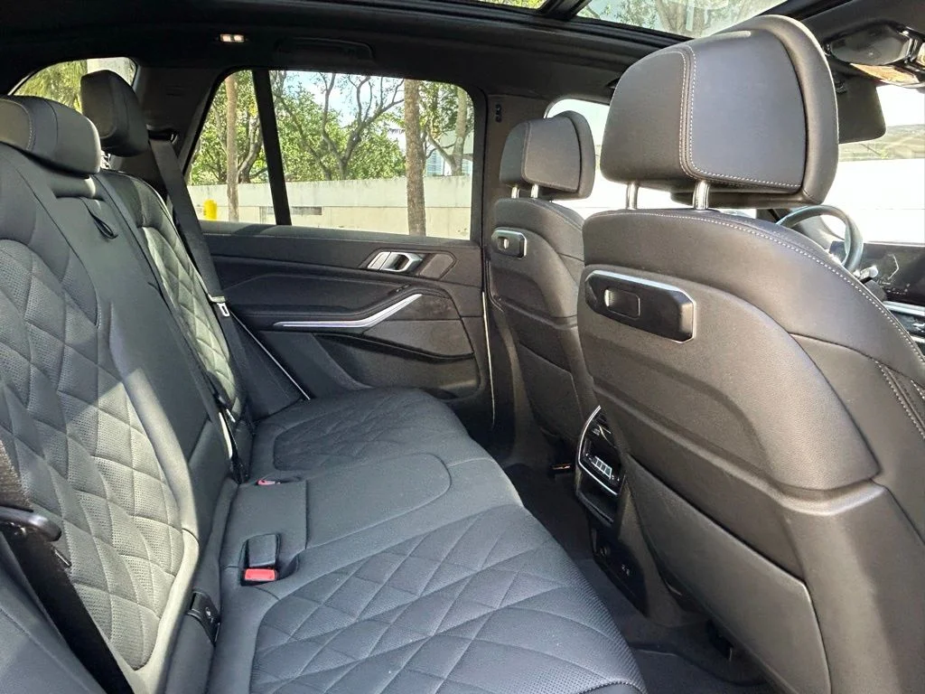 Used 2025 White BMW xDrive40i image 43