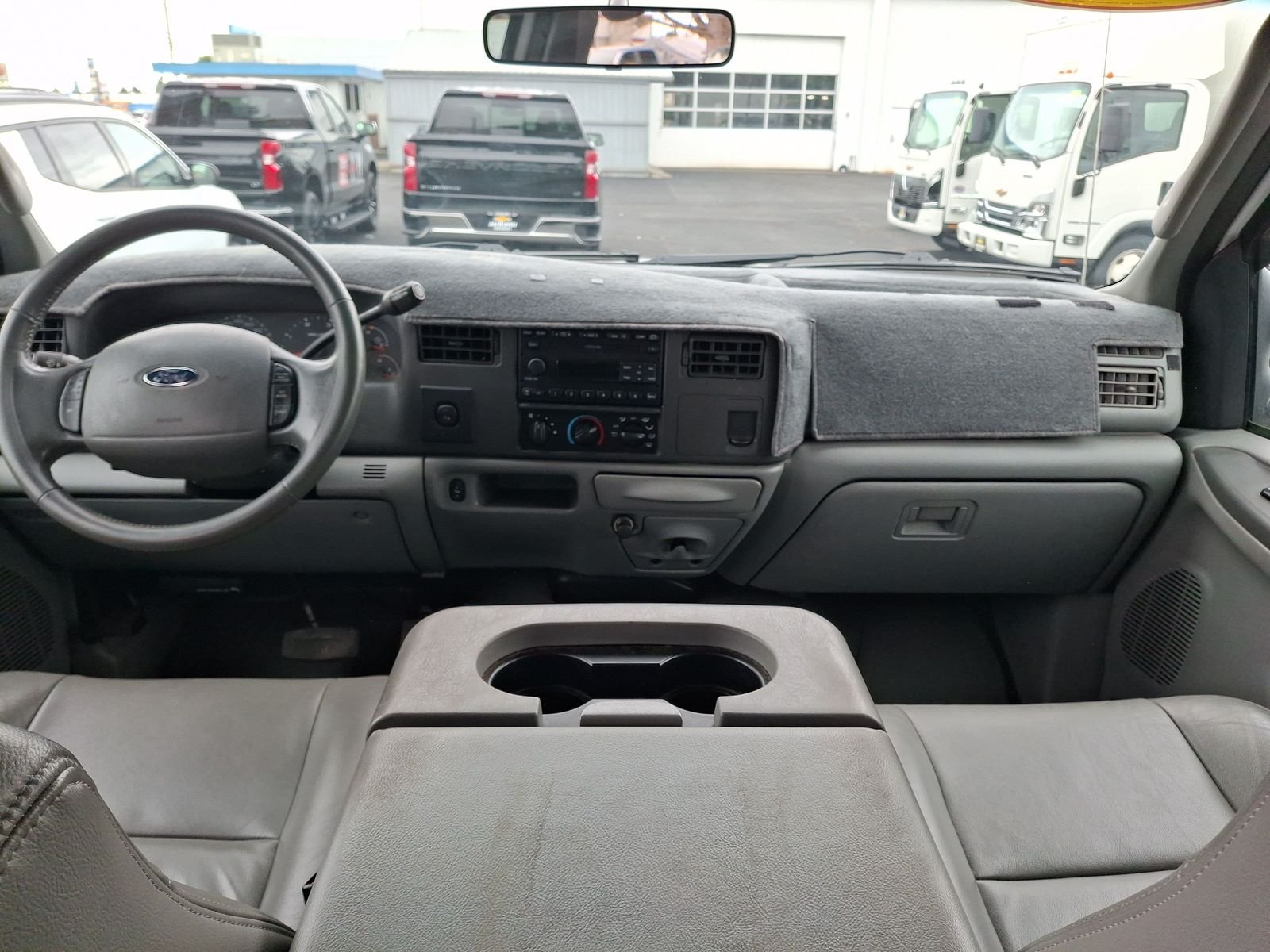 Used 2004 White Ford XL image 9