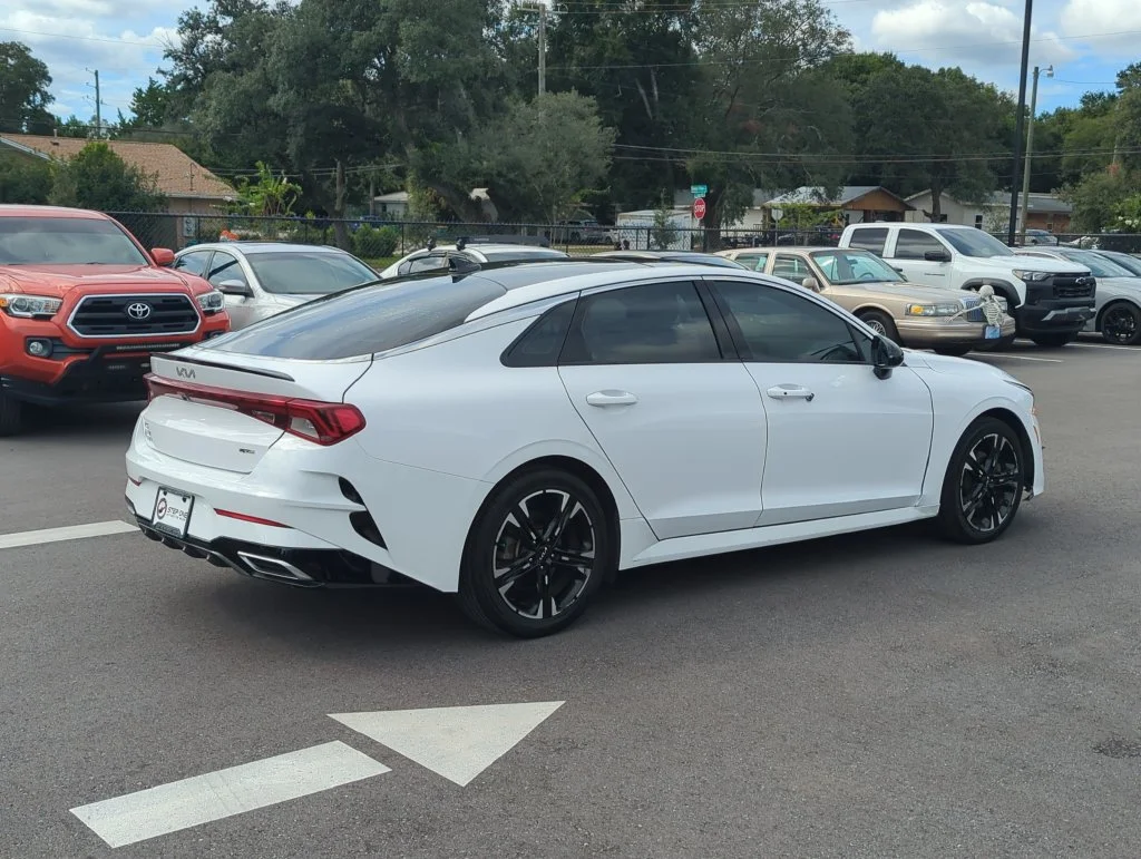 Used 2023 White Kia GT-Line image 7