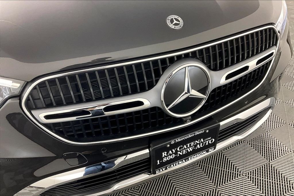 Used 2026 Brown Mercedes-Benz GLC 300 image 23